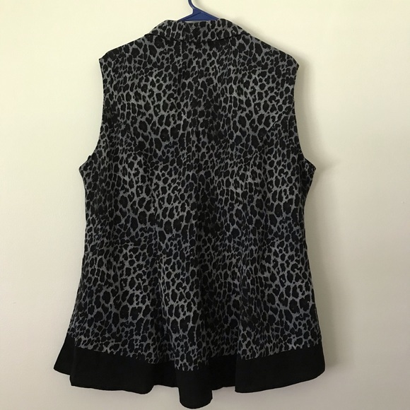 Signature Collection sleeveless leopard🐆print Top - Picture 2 of 5